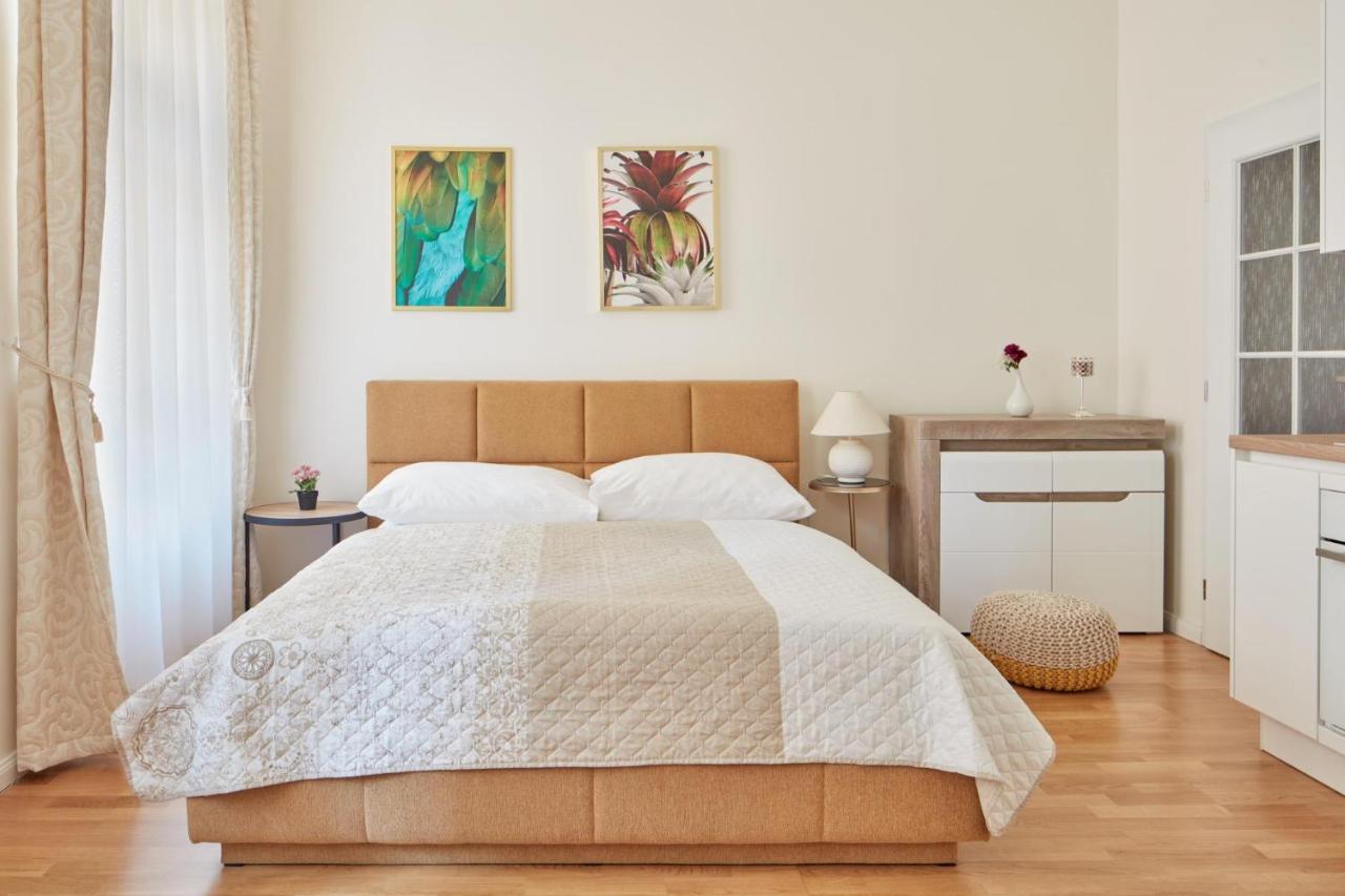 Elegant Studio In New Town By Days Appartement *
